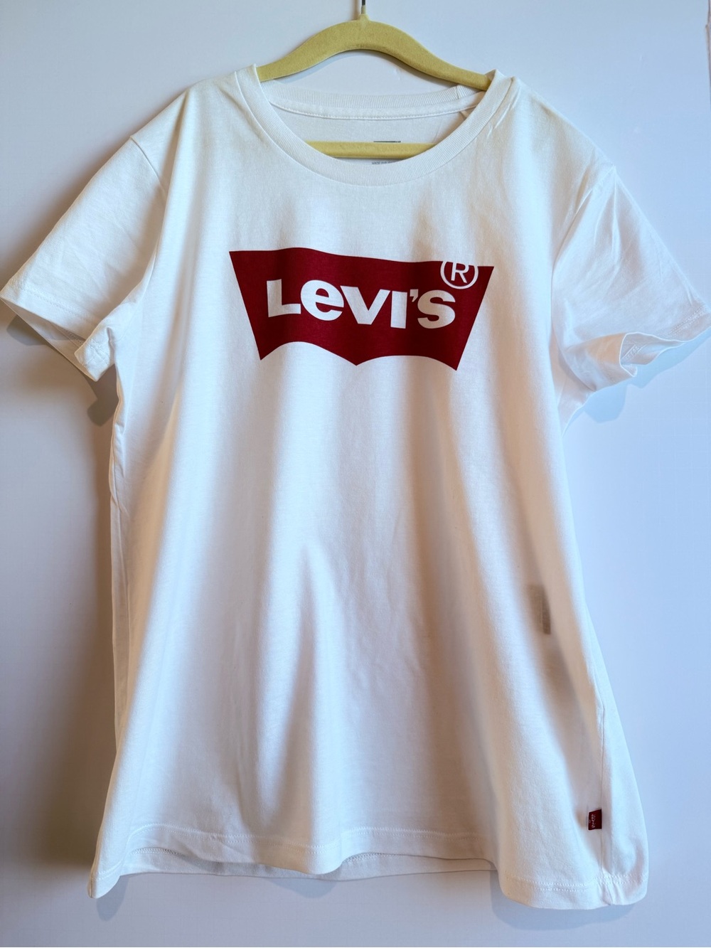 Levi's White Tee with Red Logo — Kids Short Sleeve